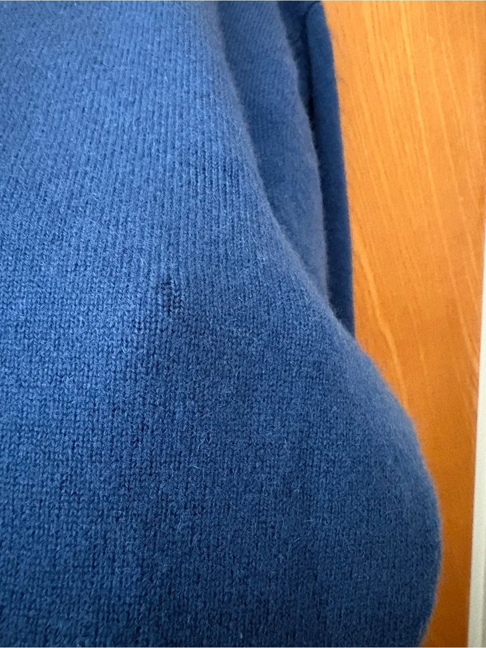 Club Room Men's V-Neck cashmere Sweater in Blue M